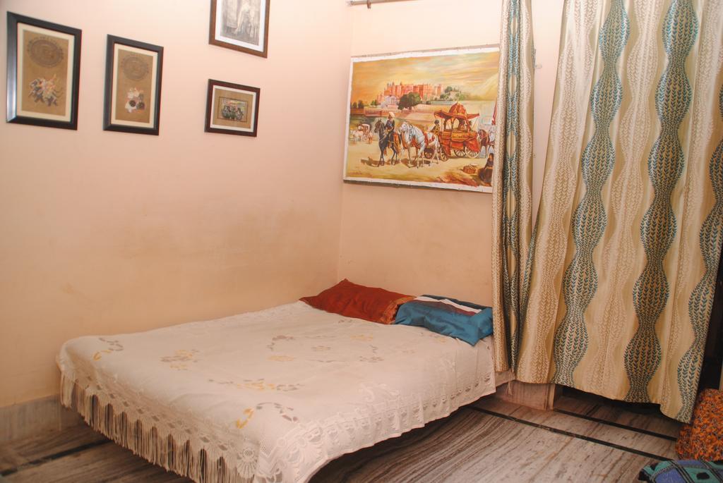 Karina Art Home Stay Bikaner Rum bild